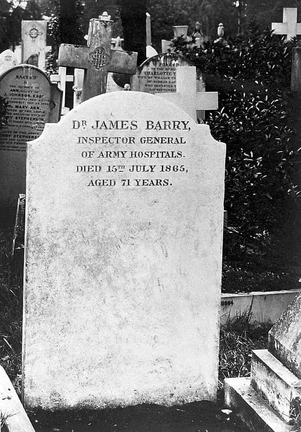 Dr. James Barry, Londra'nın kuzey batısındaki Kensal Green mezarlığına gömüldü. Kesin olan şu ki Barry, bir doktor ve insan olarak zamanının çok ötesindeydi.