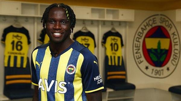 Şampiyonlar Ligi'nde istediğini alamayan Fenerbahçe'de yıldız futbolcu Bruma'nın OnlyFans modeli Gizem Bağdaçiçek'e attığı mesaj ise sosyal medyada gündem oldu.