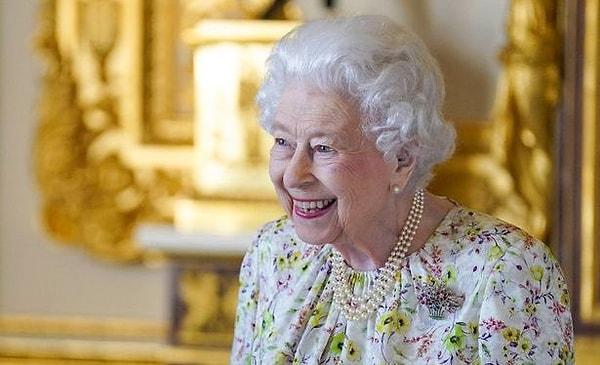 1. Kraliçe II. Elizabeth, tıpkı gündelik yaşamında olduğu gibi beslenme düzeninde de sıkı sıkıya kurallara bağlı. Bir rutini var ve neredeyse her gün aynı yiyecekleri tüketiyor.