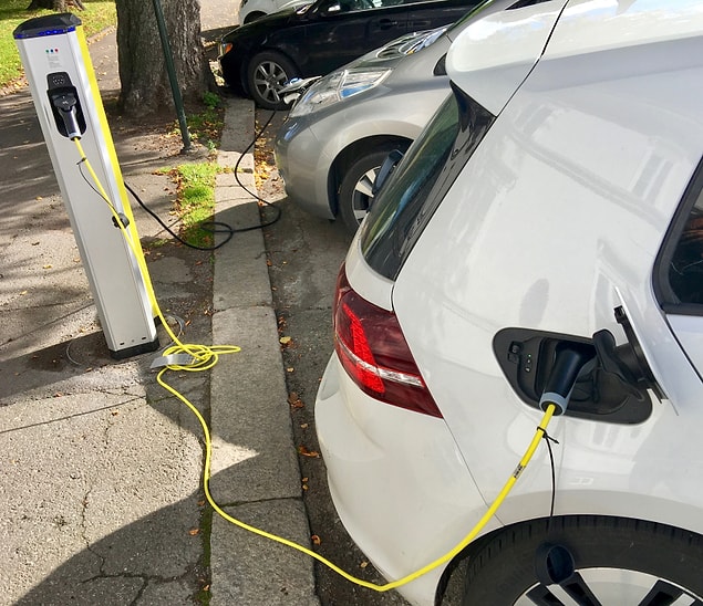 Ülkemizde faaliyet göstermekte olan elektrikli araç şarj istasyonu markalarından ZES Haziran ayında yeni fiyatlarını açıklamıştı. Ülkemizde faaliyet göstermekte olan elektrikli araç şarj istasyonu markalarından ZES Haziran ayında yeni fiyatlarını açıklamıştı.
