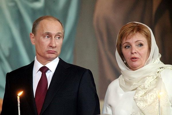 10. Putin ve First Lady Putina, 2013 yılında Kremlin Sarayı'nda gerçekleşen bir bale performansının arasında boşanacaklarını açıkladı ve 2014 yılında resmi olarak boşandılar.
