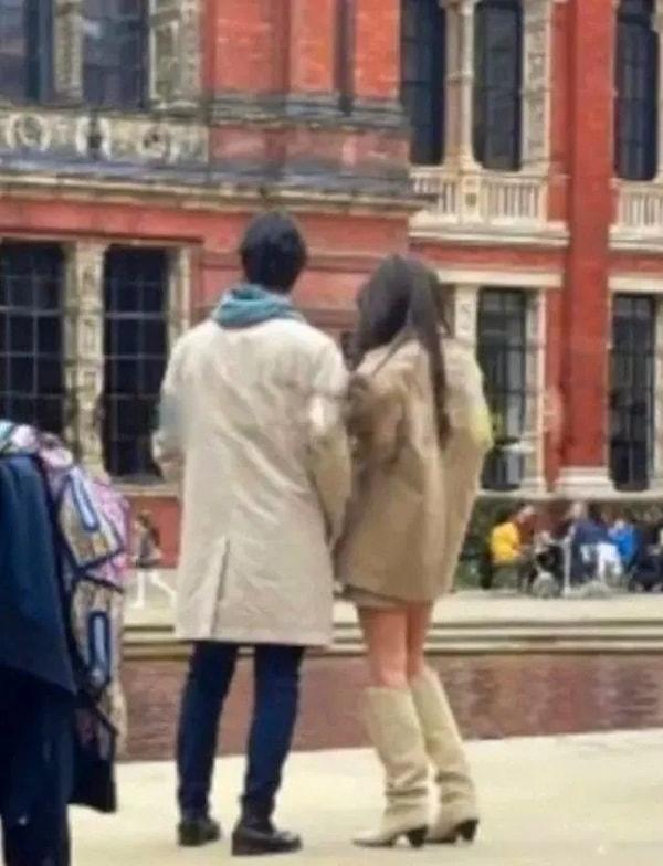 Tabii kısa sürede ünlü çift hakkında aşk dedikoduları sardı etrafı... Londra sokaklarında ilk kez el ele görüntülenmişlerdi.