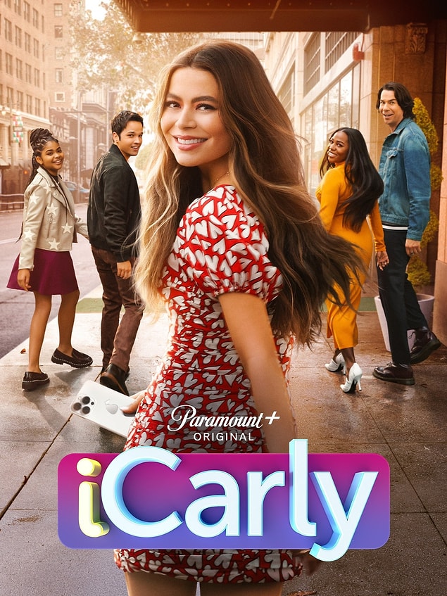 6. iCarly, 3. sezon onayını aldı.