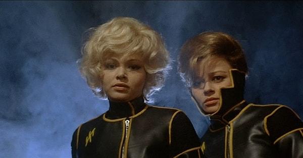 10. Planet of The Vampires / Vampirler Gezegeni (1965) - IMDb: 6.2