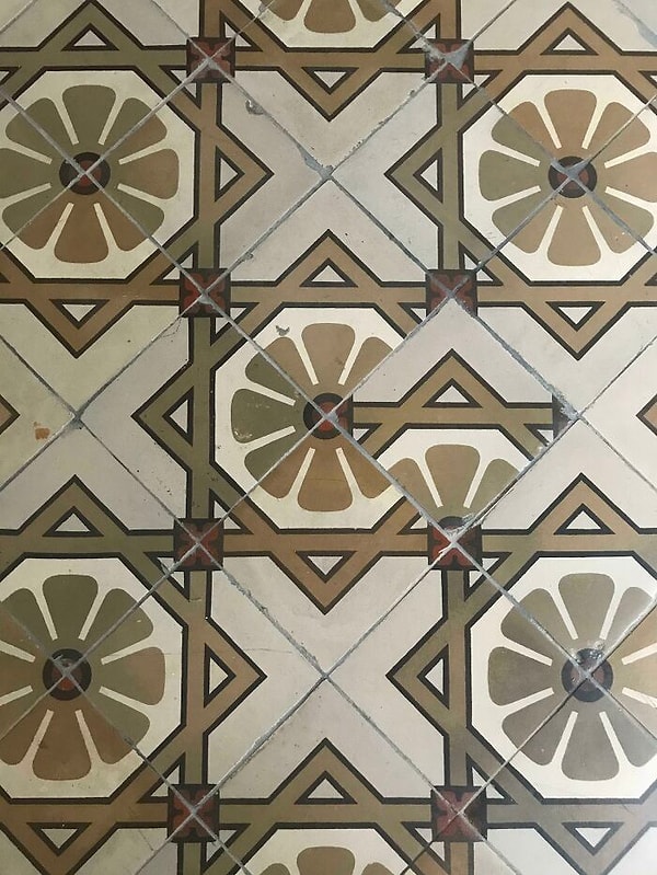 21. Пол в нашем подъезде