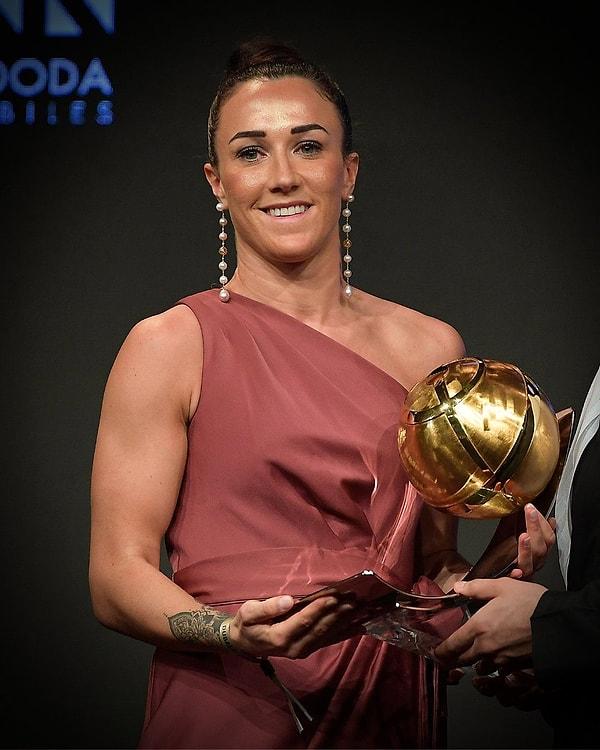 2020'de FIFA Yılın en iyi oyuncusu ödülünü almaya hak kazanmış harika bir futbolcu.