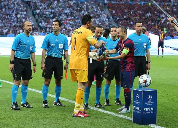 2015 yılında Şampiyonlar Ligi'nde Barcelona ile Juventus arasında oynanan final maçının hakemi Cüneyt Çakır'dı.