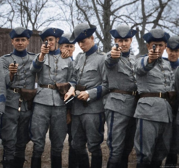 1. Husqvarna Pistols ile silahlanmış İsveç Birlikleri - 1917: