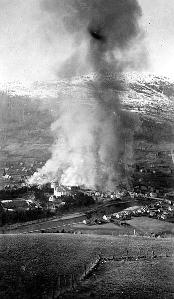 19. 1940 yılında Norveç Kara Harekatı sırasında Almanların Voss bombardımanı: