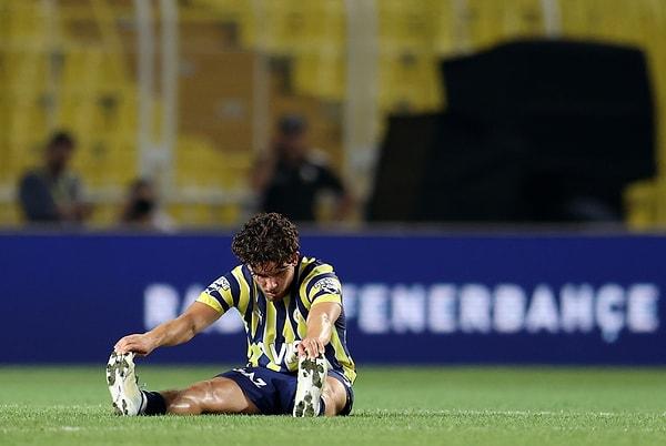 Fenerbahçe'nin, sahasındaki bir Avrupa kupası maçında kısmi seyircisiz (en az 5 bin koltuk) oynama cezası aldığı belirtildi.