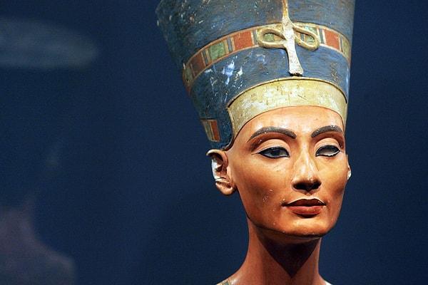 2. Nefertiti bir Tanrıça olarak görülüyordu.