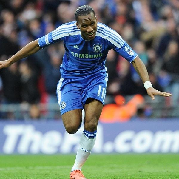 Güçlü fiziğiyle defans oyuncularının korkusu, Chelsea'nin efsanesi oyuncusu Didier Drogba'yı bilmeyeniniz yoktur.