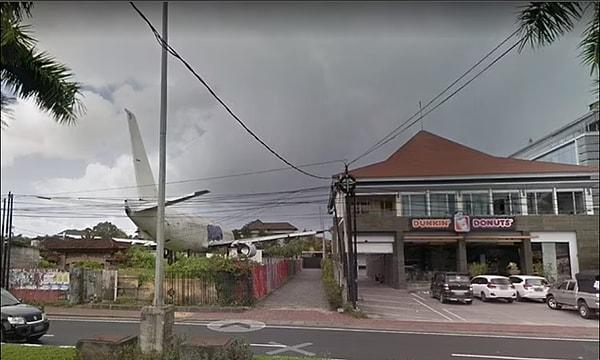 Bali'de araba ile gezerken görebileceğin bir başka uçak. 👇