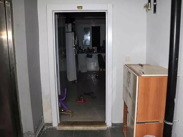3. Adana'da bir ev sahibi kirasını üç ödeyemeyen ve iki çocuğu ile birlikte yaşayan kiracısının önce elektriğini kesti sonra da evin çelik kapısı söküp çaldı.