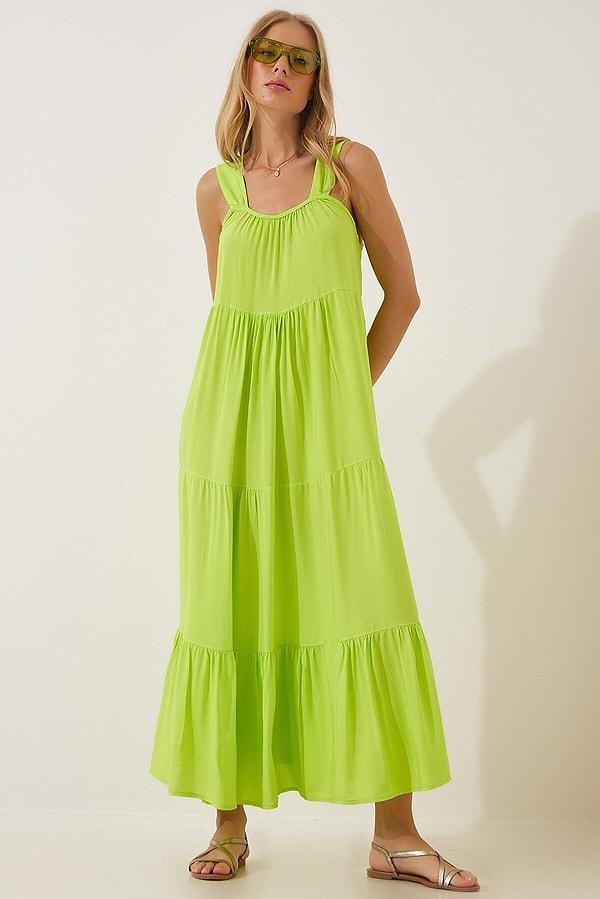 7. Neon yeşili askılı yazlık elbise.