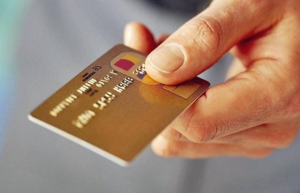 “36 milyon kredi kartının limiti dönem bitmeden dolmaktadır. Semt pazarlarında dahi kredi kartı kullanımının arttığı tespit edildi."
