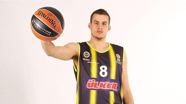 Fenerbahçe Beko, eski yıldızı Nemanja Bjelica'yı kadrosuna kattı.