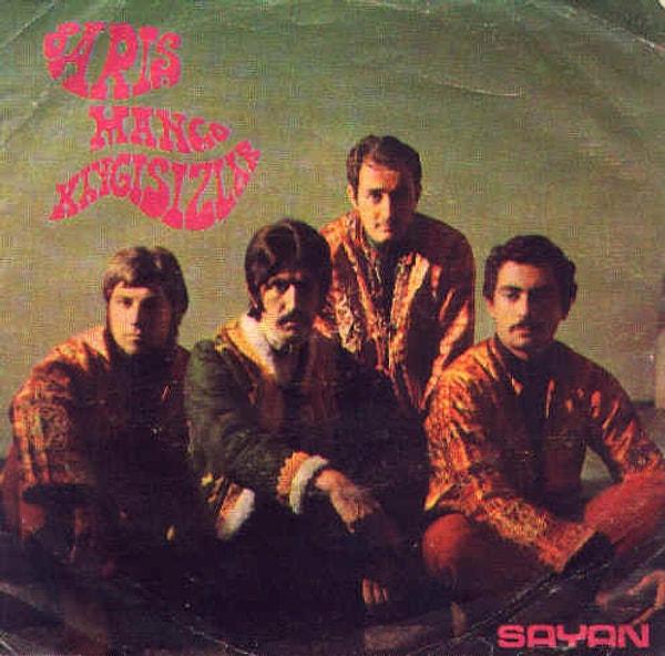 Eveeet, 1960'lı yılların ortalarına gidelim. Barış Manço ile Fikret Kızılok'un yolları, 60'lı yılların ünlü rock müzik grubu Kaygısızlar'da kesişmişti.