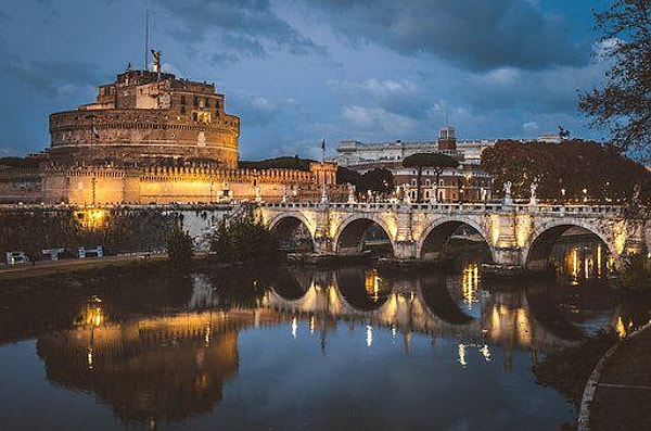 1. Roma, şehre kendi adını veren Romulus tarafından M.Ö. 753 yılında kuruldu.