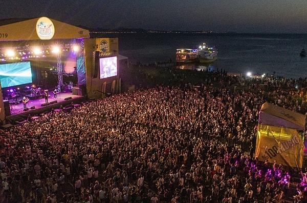Her yıl daha da büyüyüp güçlenerek yoluna devam eden Zeytinli Rock Festivali, Türk rock müziğin can damarı haline geldi.