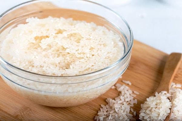 Pirinç suyunun cilde de birçok faydası bulunuyor.