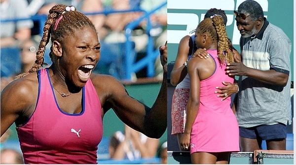 2001 yılında Indian Wells’te ise etkisinden uzun yıllar çıkamayacağı bir travma yaşadı. Ablası Venus’ün çekilmesinin ardından babası Richard’ın şampiyonu belirlediği söylentileri yayılmış ve 16 bin kişi kapasiteli korttaki seyirciler final karşılaşmasında sürekli Serena’yı yuhalamıştı.
