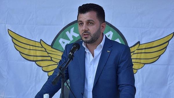 Göreve dönen Başkan Evren Özbey, Mikail Kaplan'ın takımla tesislerde bir araya gelmesine tepki gösterip baklava ikramını kabul eden futbolcularını kadro dışı bıraktığı iddia edildi.
