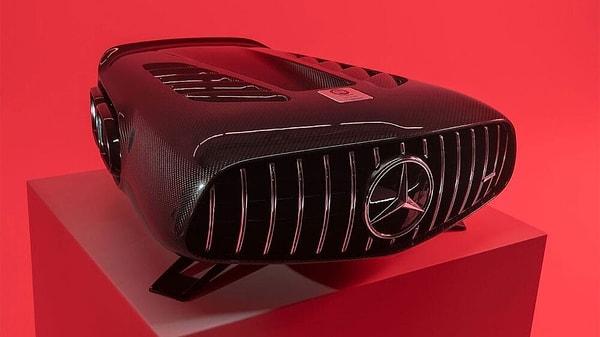 Mercedes-AMG tarafından tasarlanan hoparlör ise Mercedes'in performans modeli AMG GT modelinin ön ızgarasından ilham alınmış.