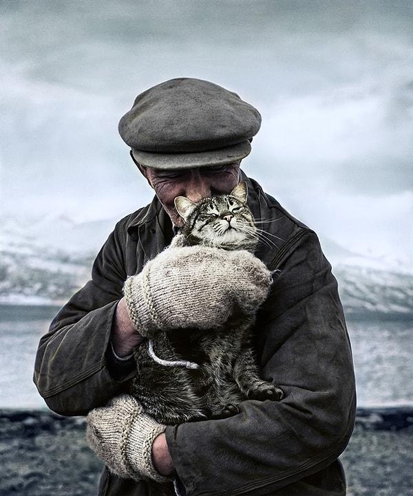 13. Norveç'te kedisiyle poz veren adam - 1967: