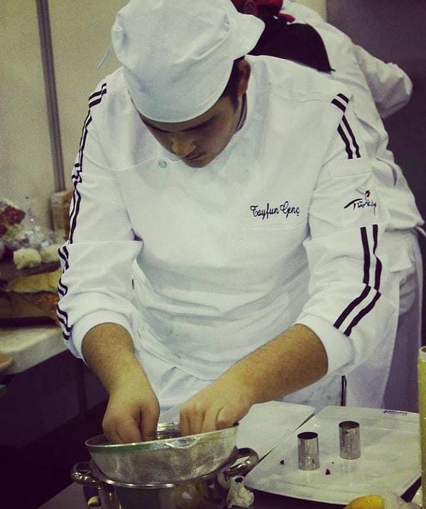 İstanbul'da yaşamını sürdüren Genç, 11 yıldır profesyonel olarak aşçılık yapıyor.