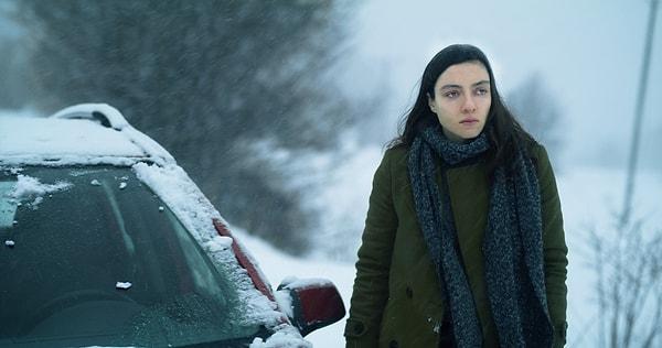 6. Selcen Ergun’un ilk uzun metrajlı filmi Kar ve Ayı, dünya prömiyerini 47. Toronto Uluslararası Film Festivali’nde gerçekleştirecek.