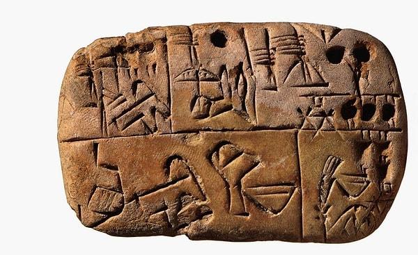 Alışveriş listeleri günümüzde olduğu kadar antik çağlarda da çok meşhurdu! Biliyoruz ki, Mezopotamya'nın ilk sakinlerinden biri olan Sümerler Milattan MÖ. 3000-3500 yıllarında çivi yazısını buldu.