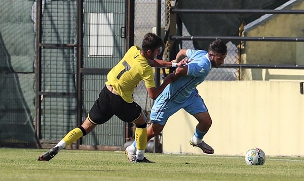 Rezerv Lig'de oynayan futbolcuları A takımlarında forma şansı bulamayan futbolculardan kurulu olduğunu söylemek yanlış olmaz. Herhangi bir uzun sakatlık sürecini atlatan A takım futbolcularının maç kondisyonunu kazanmaları için Rezerv Lig'de bir süre oynamaları amaçlanıyor.