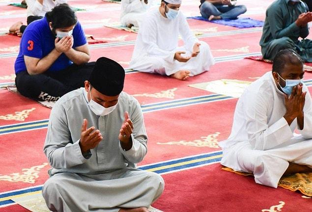 7. Dubai’de İslam’a inanmayan vatandaşlar istedikleri zaman Müslüman olabiliyorlar ancak Müslümanların din değiştirmesi yasak!