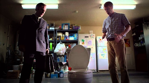 7. Better Call Saul'da konuşan tuvalet sahnesi yazarların ne kadar yaratıcı ve eğlenceli olduğunu gösteriyor.