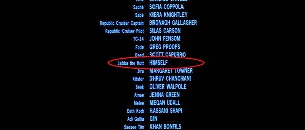 8. Star Wars'taki Jabba the Hutt karakteri tüm film sonu jeneriklerinde 'himself', Türkçesiyle 'kendisi', olarak geçiyor. Makyaj ve görsel efektlerle yaratılan Jabba the Hutt karakteri bilgisayar aracılığıyla ortaya çıktığı için bu rolü de 'kendisi' canlandırmıştır.