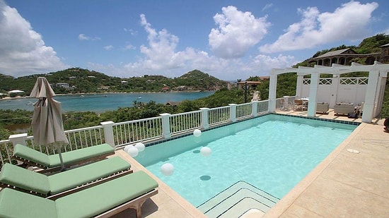 Havuz Keyfinize Keyif Katması İçin Havuz Başında Tüketebileceğiniz 10 Yiyecek ve İçecek