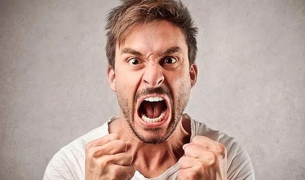 7. Yoğun öfke patlamaları yaşamanız içinizde taşan duygular olduğuna işaret eder.