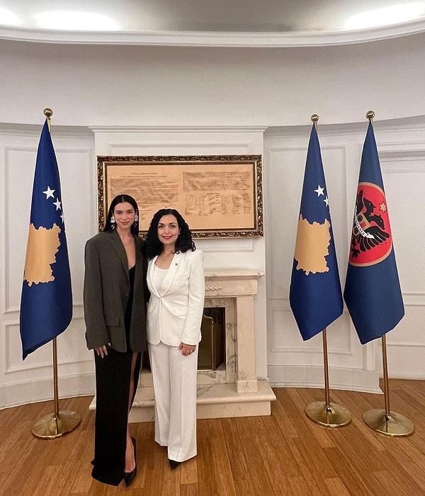 9. Ünlü şarkıcı Dua Lipa'ya Kosova Cumhurbaşkanı Vjosa Osmani tarafından "Kosova Fahri Büyükelçisi" unvanı verildi.