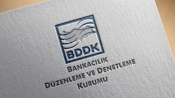 Ancak BDDK'ya yönelik bu kadarla kalmıyor: "24 Haziran tarihli düzenlemedeki kredi kullandırma şartı ve oranlarının özel banka ve döviz stokçularının istediği şekilde ayarlandığı belirtiliyor" deniliyor. Ancak "belirtenler"  kimler bilinmiyor ve belirtmeye de devam ediyorlar👇