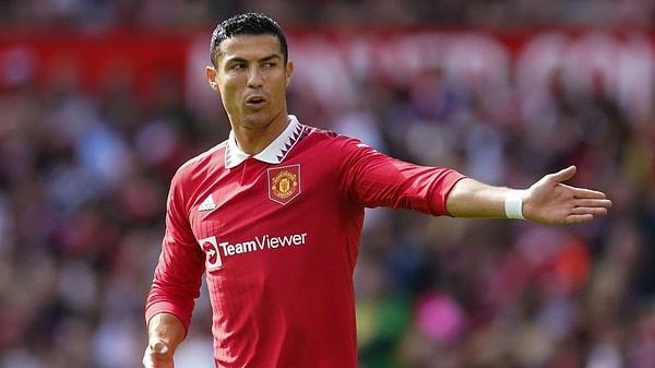 3. Manchester United'dan ayrılmak isteyen Cristiano Ronaldo'nun hem Inter Milan'a hem de AC Milan'a teklif edildiği bildirildi. (The Sun)