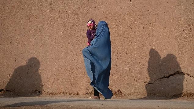 2. Taliban, kadınların toplumsal alanda yüzlerini örtmesini zorunlu kıldı | 7 Mayıs 2022