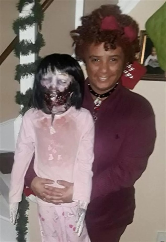 Amerika, Massachusetts'de yaşayan Felicity Kadlec ile tanışın. Kadlec, babasının 13 yaşındayken ona aldığı zombi oyuncak bebekle evlendi.