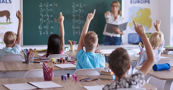 Essex'teki Southend Erkek Lisesi müdürü Dr Robin Bevan, gazeteye "dört günlük bir hafta planlanan bazı okullar tarafından kesinlikle değerlendirileceğini" söyledi.