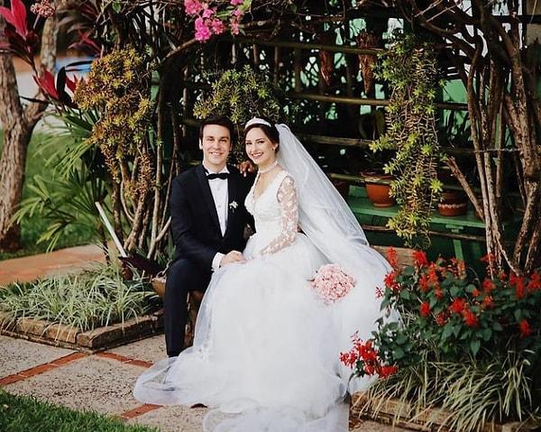Oyunculuğa 2017 'de yayınlanan Yeni Gelin dizisiyle başladı ve 2018 yılında fotoğrafçı Hüseyin Kara ile Brezilya'da evlendi.