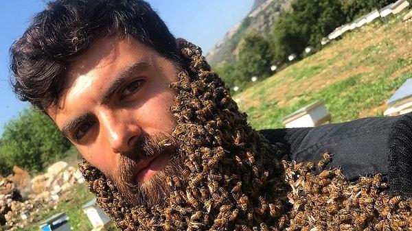 Arılara çok önem verdiğini belirten genç adam, profesyonel arı yetiştirici ekipleri olduğunu söyledi.
