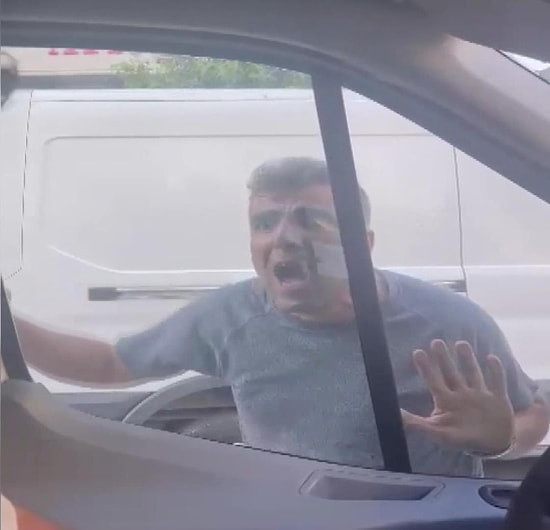 Camları Yumrukladı, Küfürler Etti, Aracını Önlerine Kırdı: Yaşananlar Kamerada
