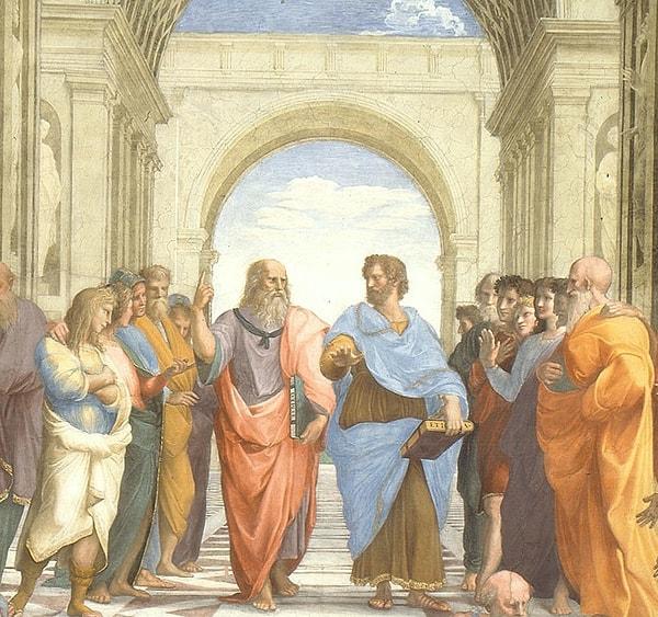 Eserin tam merkezinde yer alarak ilk bakışta dikkatleri çeken, konuşarak merdivenlerden inen bu iki kişi ünlü filozof Platon ile öğrencisi Aristoteles!