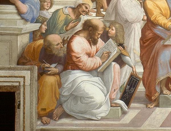 Sırada, teoremiyle tüm dünyayı değiştirmiş bir diğer düşünür Pisagor var. Elinde kitabı ve kalemiyle betimlenen Pisagor da freskin içinde Platon'un tarafında resmedilmiş.