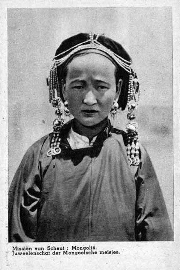 9. Hollanda misyonu tarafından fotoğrafı çekilen Moğol kız - 1920'ler: